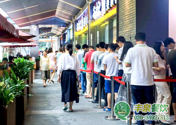 廣州珠江新城白領(lǐng)吐槽吃飯難，餐飲承包公司幫你忙